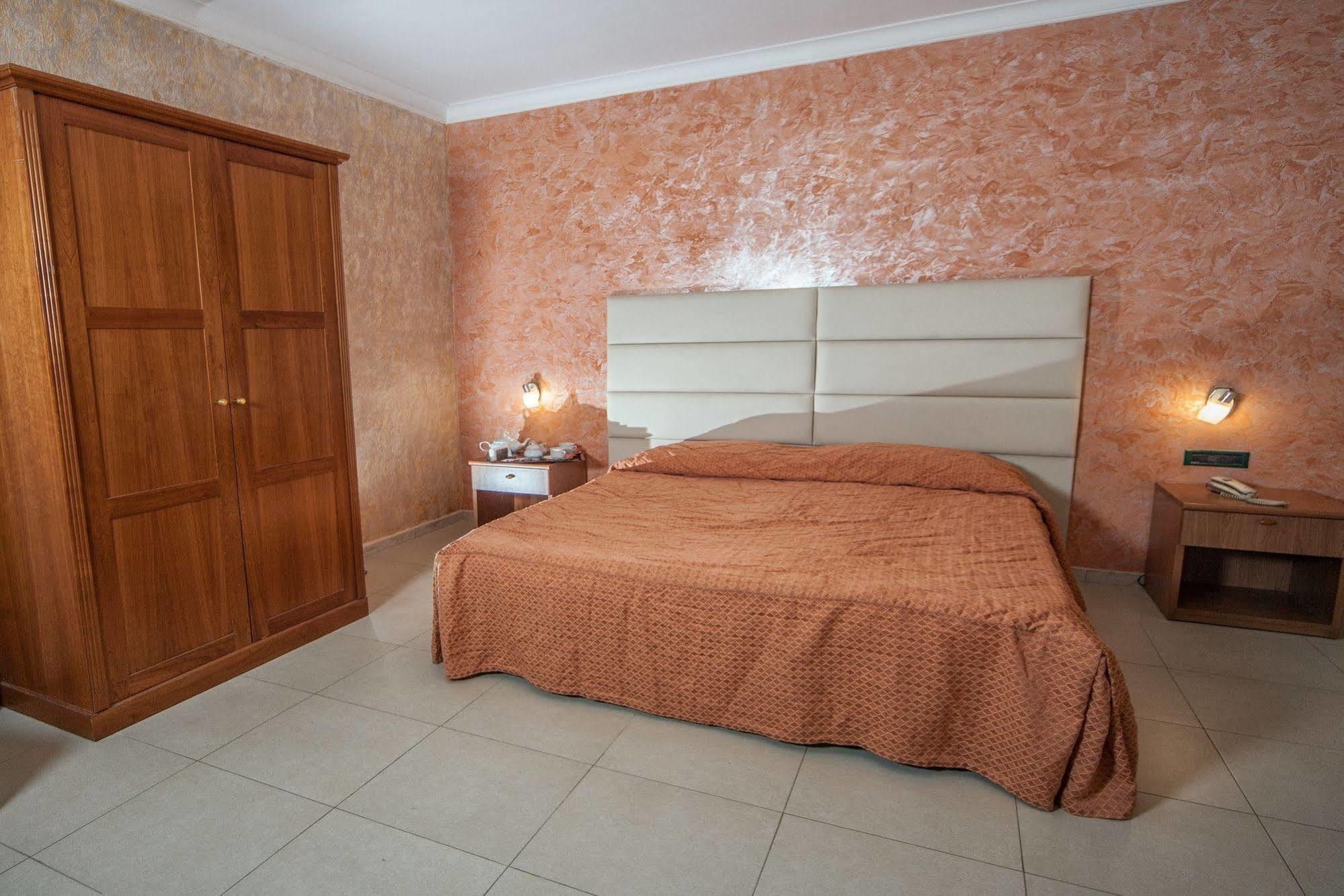 Hotel La Pace Napoli Ngoại thất bức ảnh