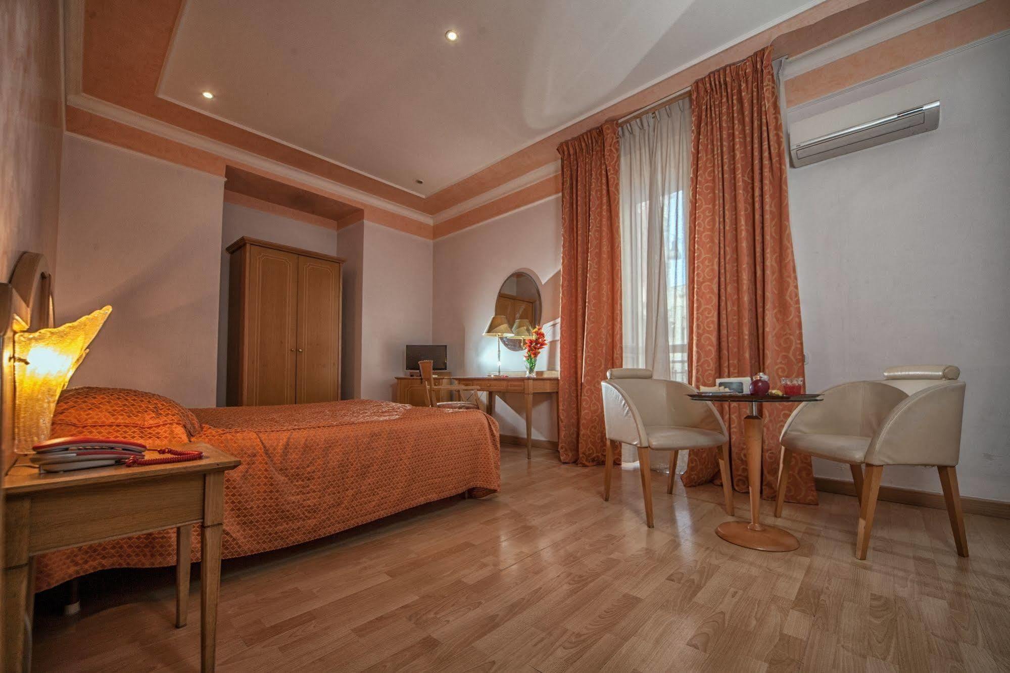 Hotel La Pace Napoli Phòng bức ảnh